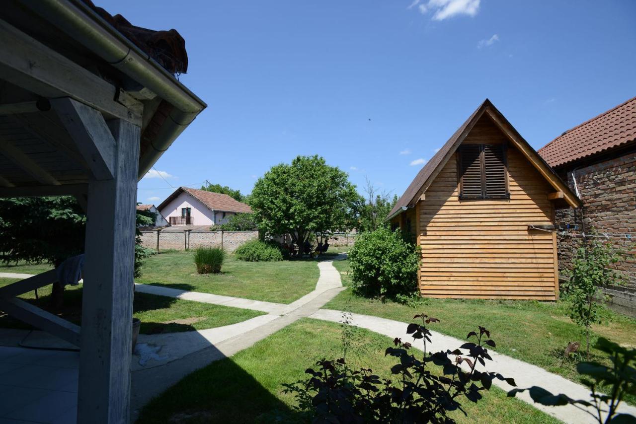 Apartments Osijek By The River Exterior foto