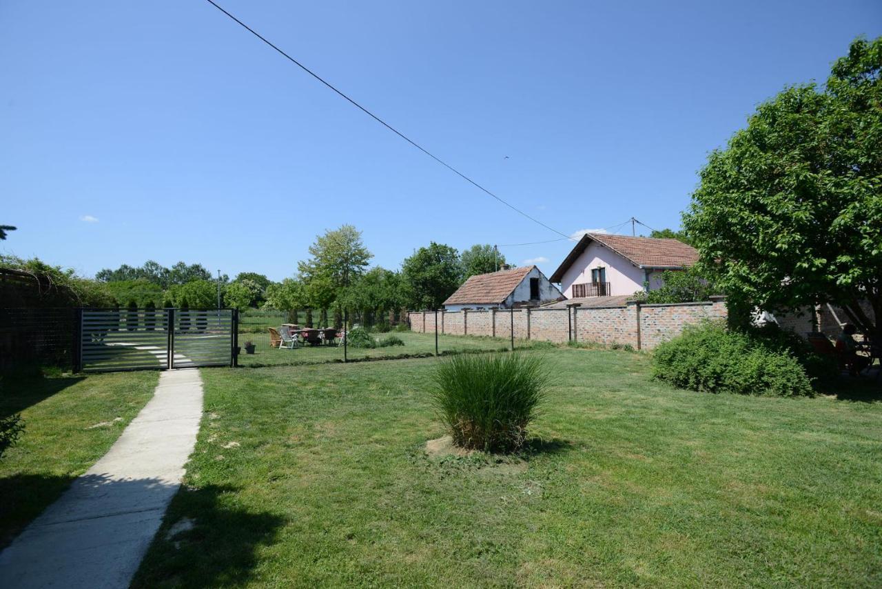 Apartments Osijek By The River Exterior foto