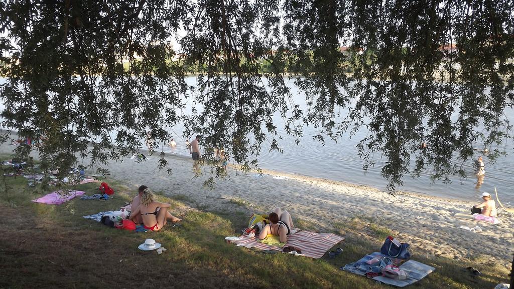 Apartments Osijek By The River Exterior foto